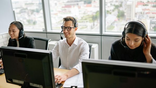 Au-delà de la vente : comment un portail B2B crée des opportunités de service proactif et d'upsell