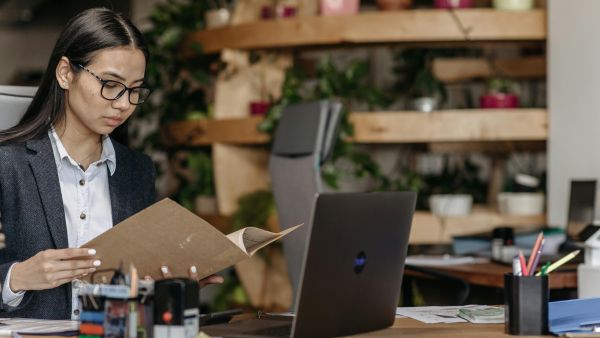 Consolidation des plateformes d'e-commerce B2B : pourquoi l'IA force la décision